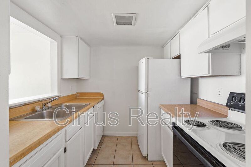 98 Francis St - Photo 4 of 14