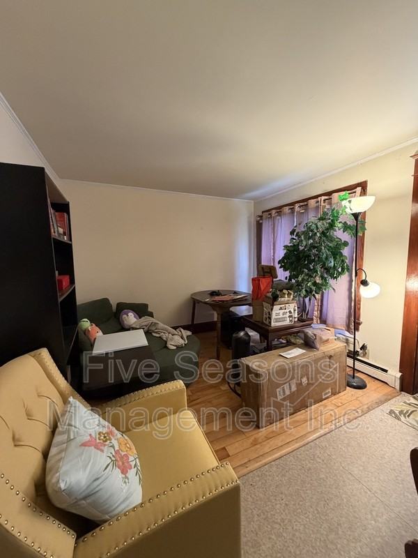 465 Colchester Ave - Photo 3 of 15