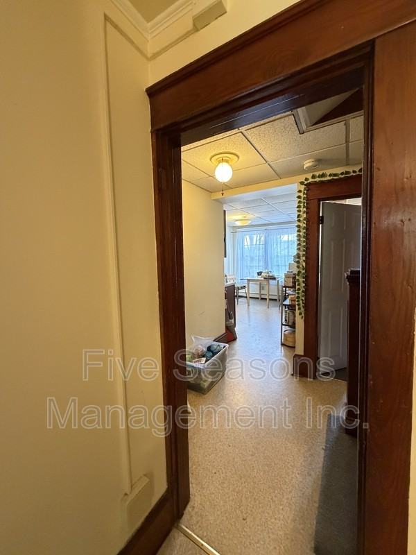 465 Colchester Ave - Photo 4 of 15