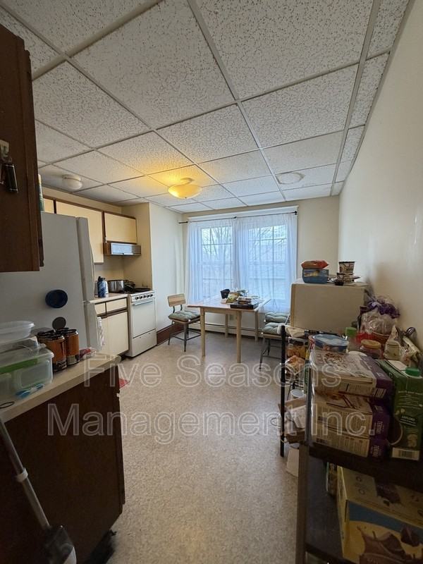 465 Colchester Ave - Photo 5 of 15
