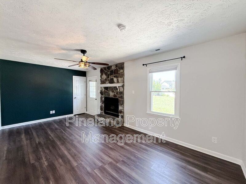 1690 Clairborne Dr - Photo 5 of 22