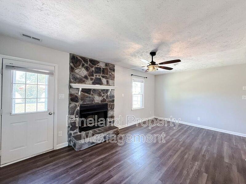 1690 Clairborne Dr - Photo 6 of 22