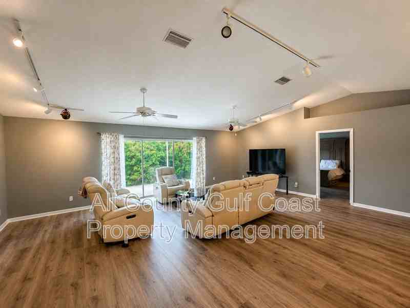 105 49th Ct E - Photo 3 of 12
