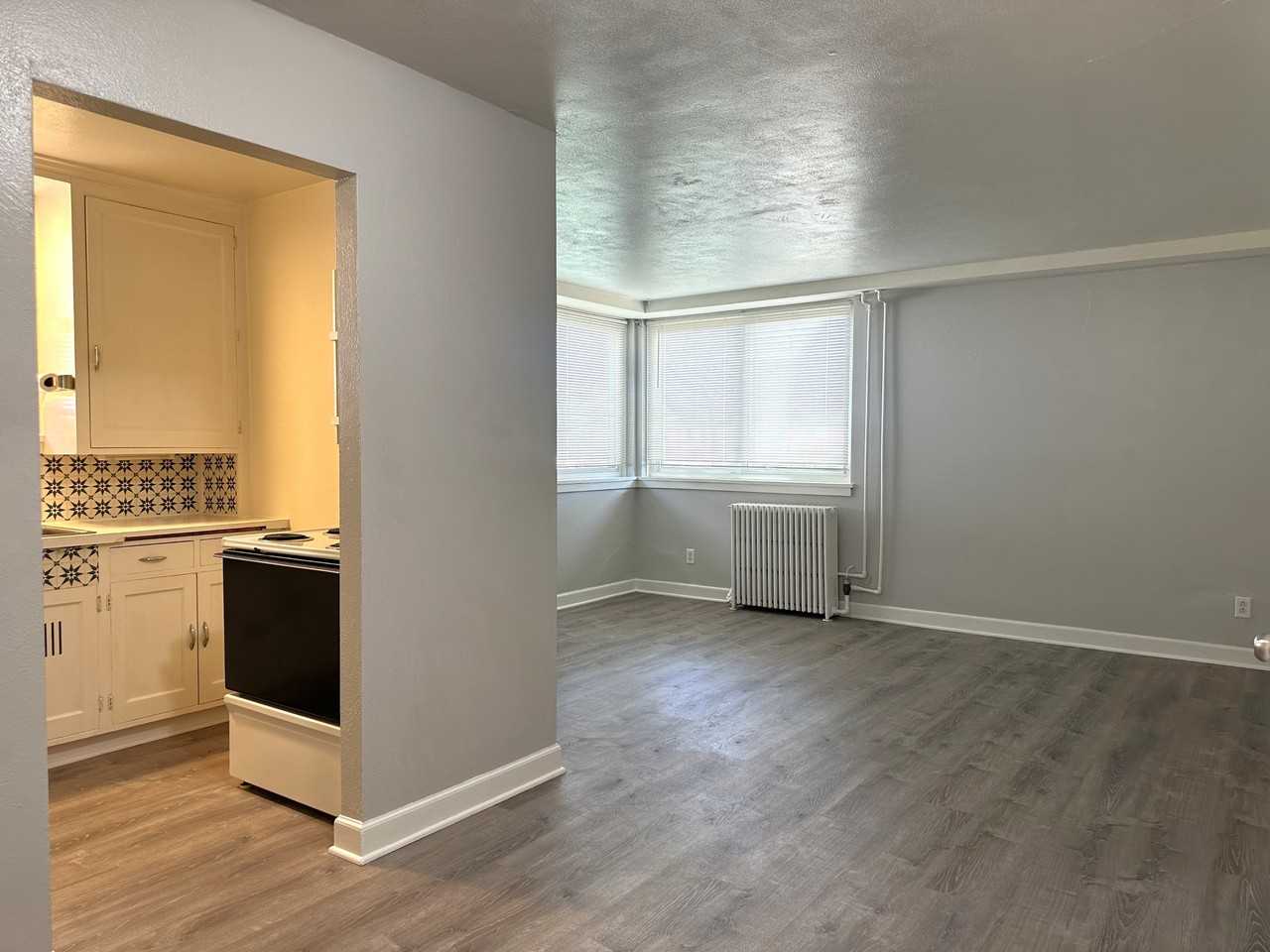 117 Birch Street North - Photo 3 of 10