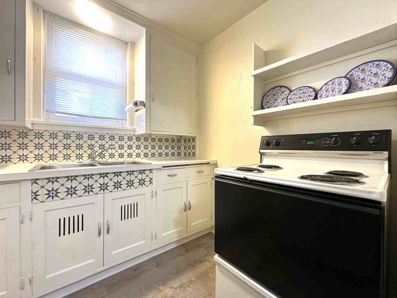 117 Birch Street North - Photo 4 of 10