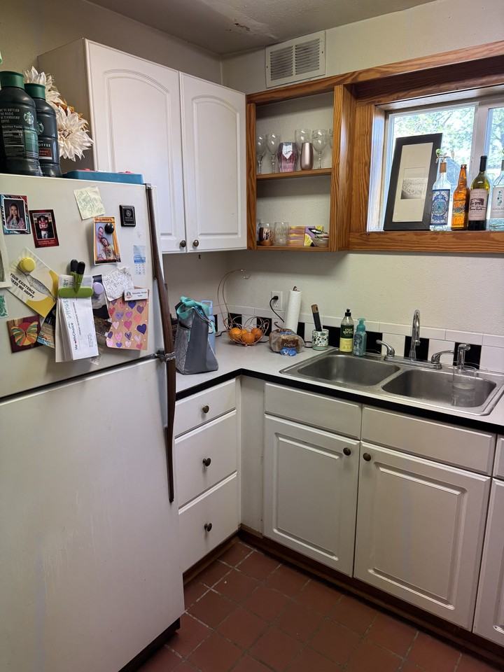 311 South Webster Avenue - Photo 3 of 8