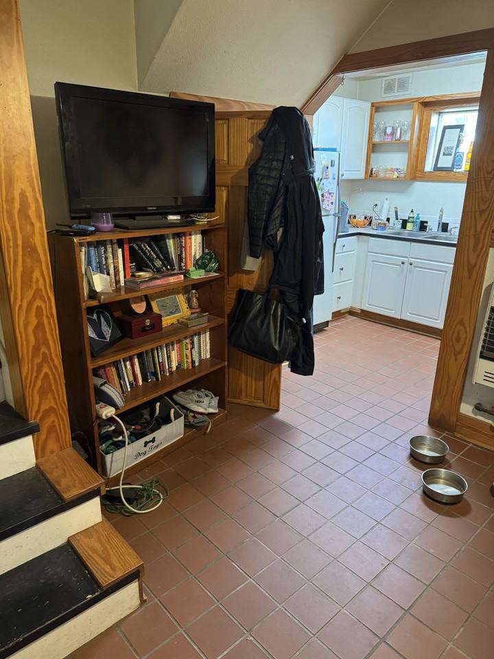 311 South Webster Avenue - Photo 4 of 8