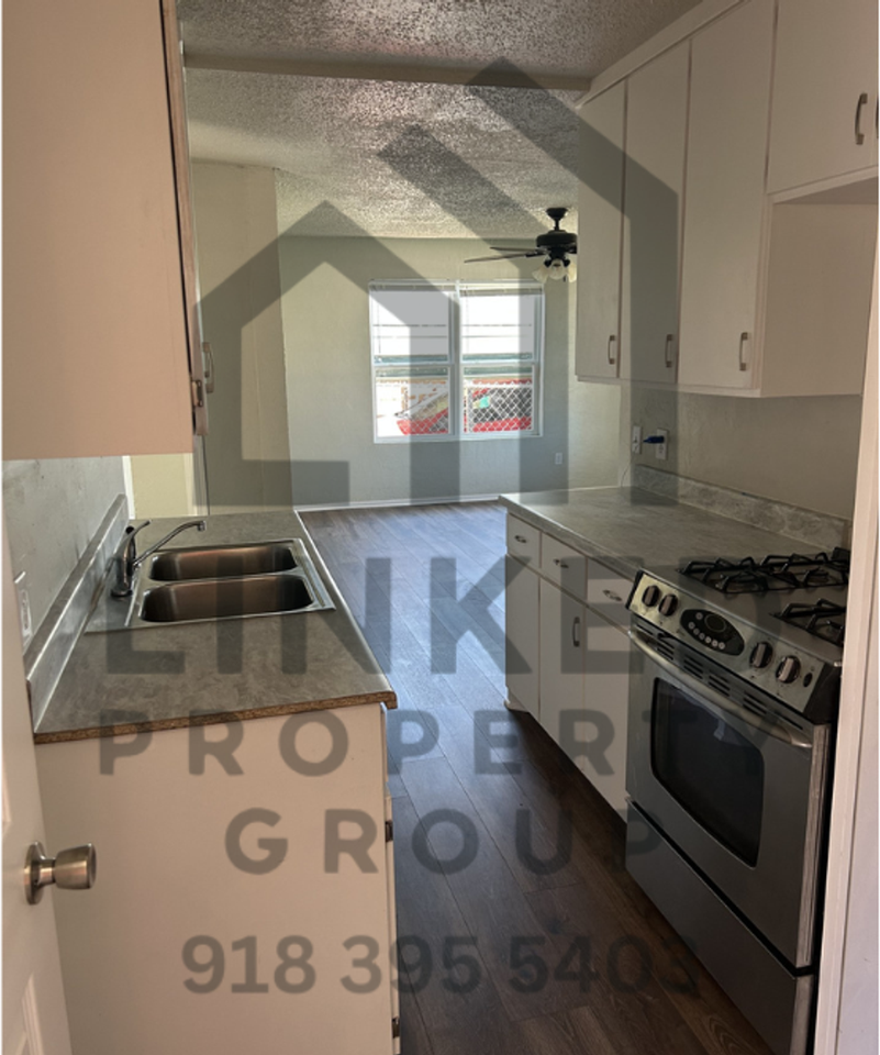 1438 Ne 27th St - Photo 2 of 9