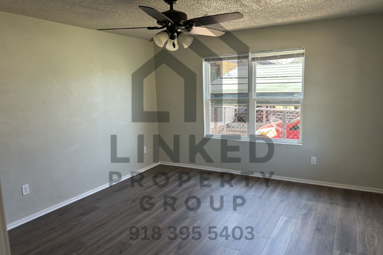 1438 Ne 27th St - Photo 5 of 9