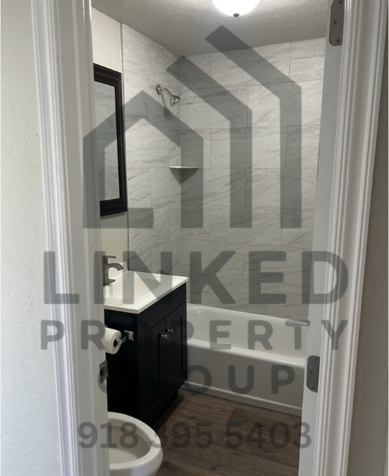 1438 Ne 27th St - Photo 6 of 9