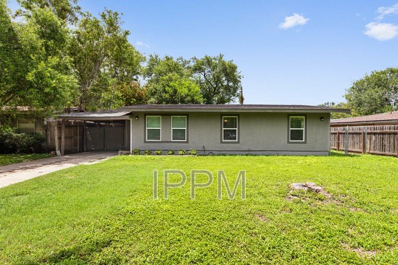 717 E Jim Hogg Ave - Photo 2 of 15
