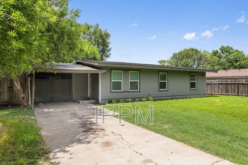 717 E Jim Hogg Ave - Photo 3 of 15