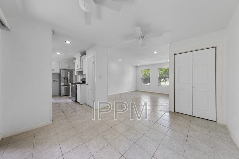 717 E Jim Hogg Ave - Photo 6 of 15