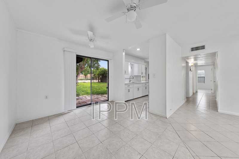 717 E Jim Hogg Ave - Photo 7 of 15