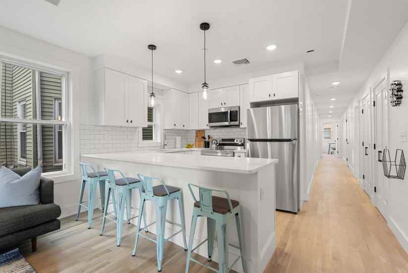1 Bed / 1 Bath Apartment in South Boston - Photo 3 of 14