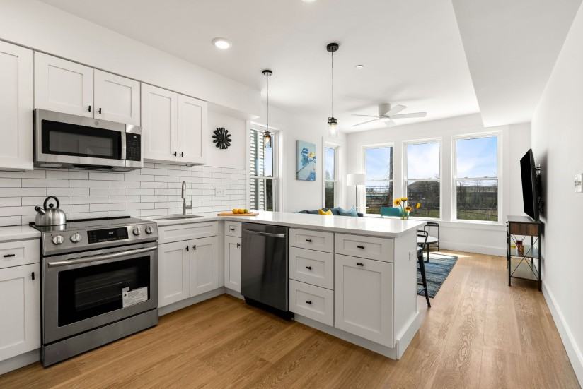 1 Bed / 1 Bath Apartment in East Boston - Photo 3 of 11