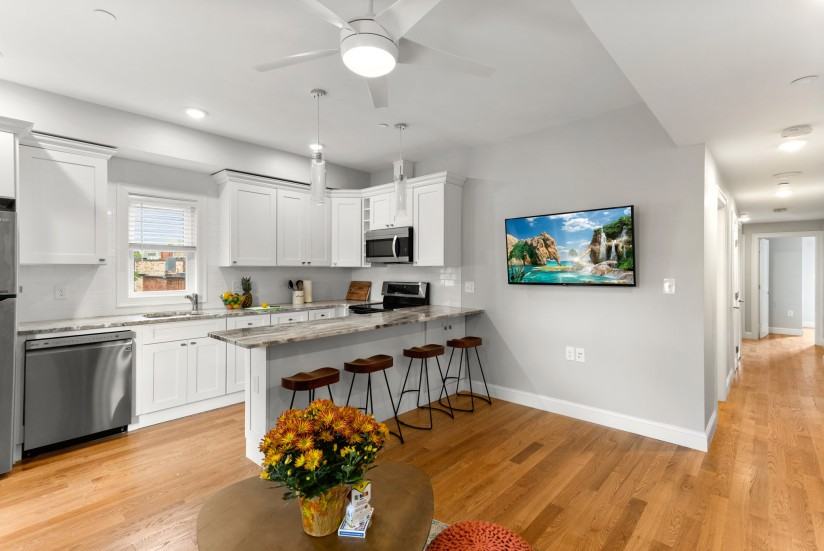 1 Bed / 1 Bath Apartment in East Boston - Photo 7 of 17
