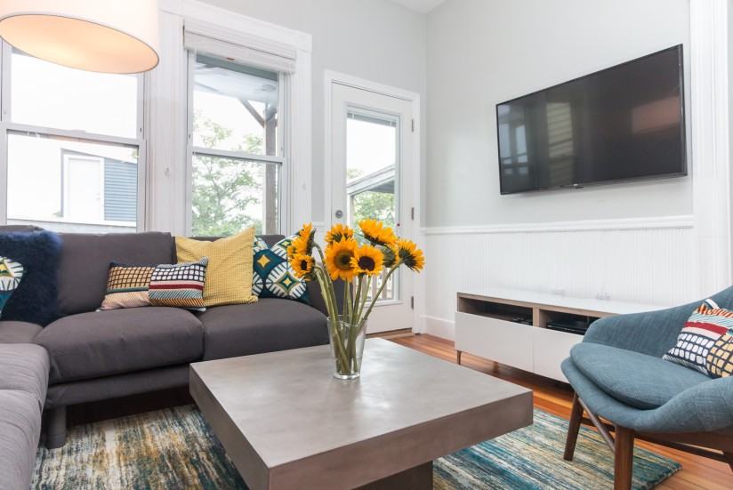 1 Bed / 1 Bath Apartment in East Boston - Photo 2 of 16