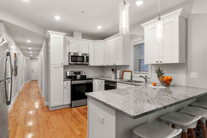 1 Bed / 1 Bath Apartment in South Boston - Photo 4 of 23