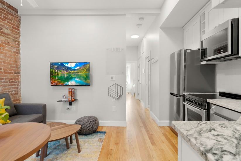 1 Bed / 1 Bath Apartment in North End - Photo 2 of 27