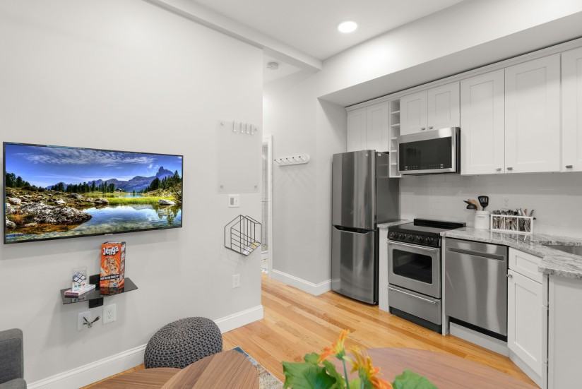 1 Bed / 1 Bath Apartment in North End - Photo 3 of 27