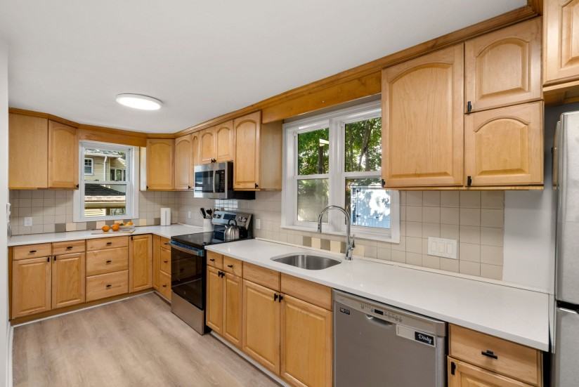 1 Bed / 1 Bath Apartment in Jamaica Plain - Photo 2 of 15