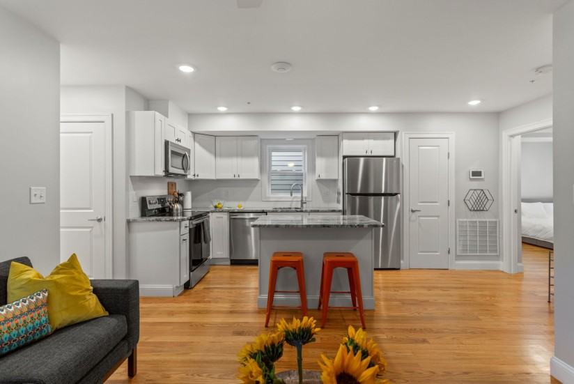 1 Bed / 1 Bath Apartment in Charlestown - Photo 2 of 16