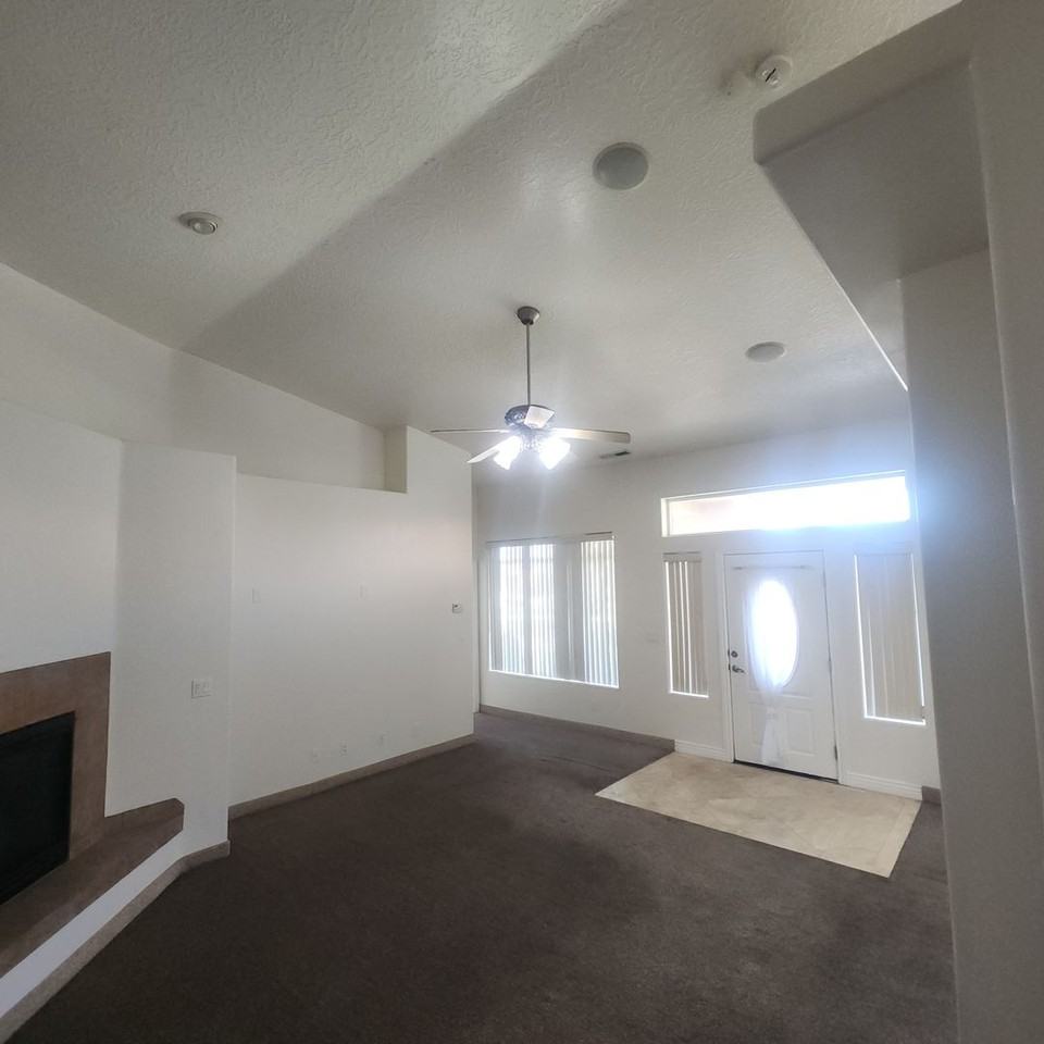42 N Eastridge Dr - Photo 2 of 22