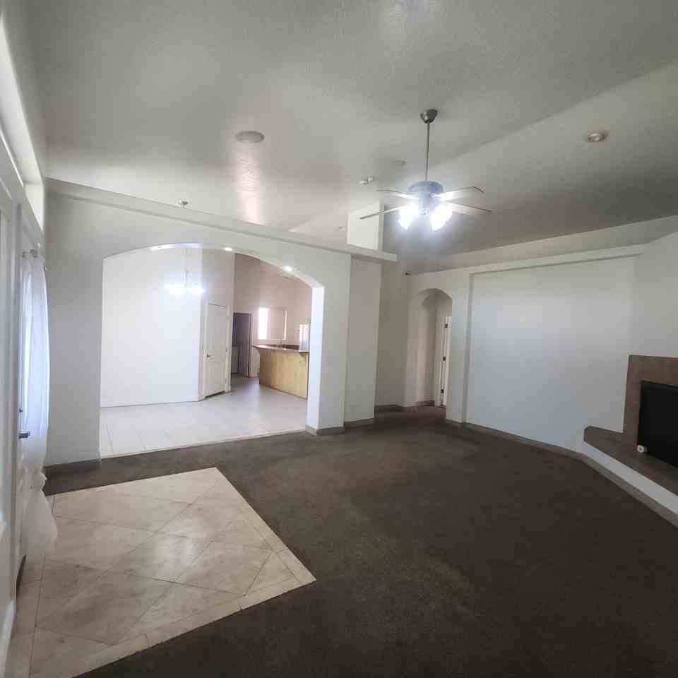 42 N Eastridge Dr - Photo 3 of 22