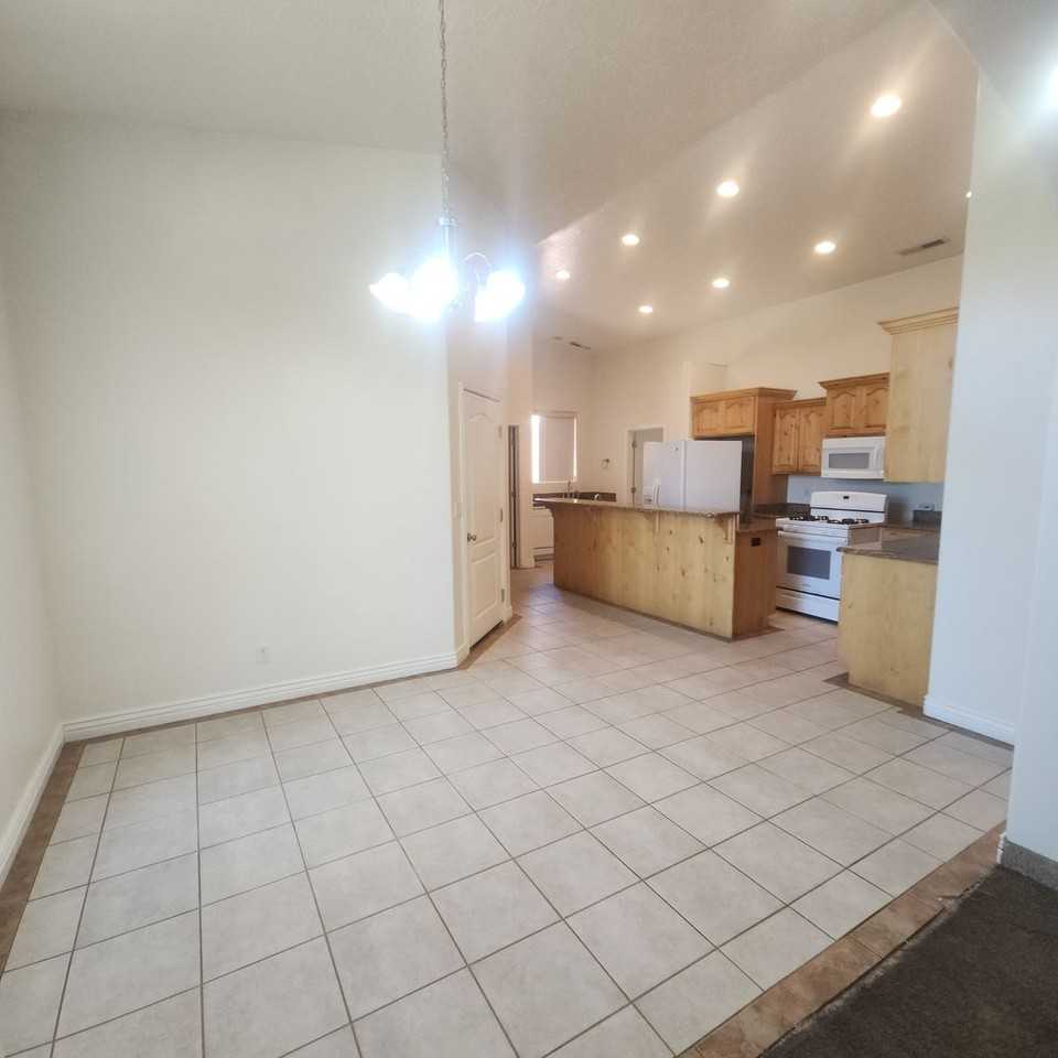 42 N Eastridge Dr - Photo 4 of 22