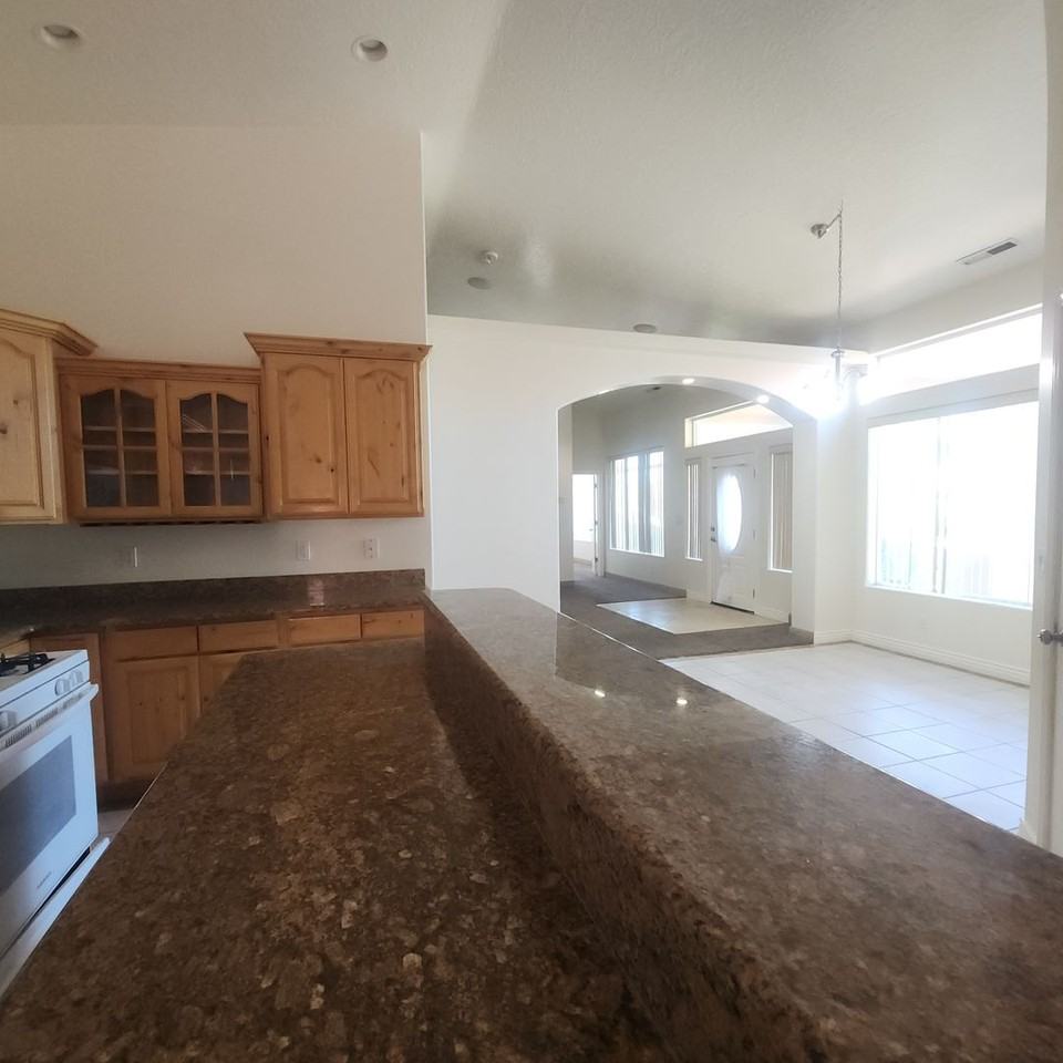 42 N Eastridge Dr - Photo 7 of 22