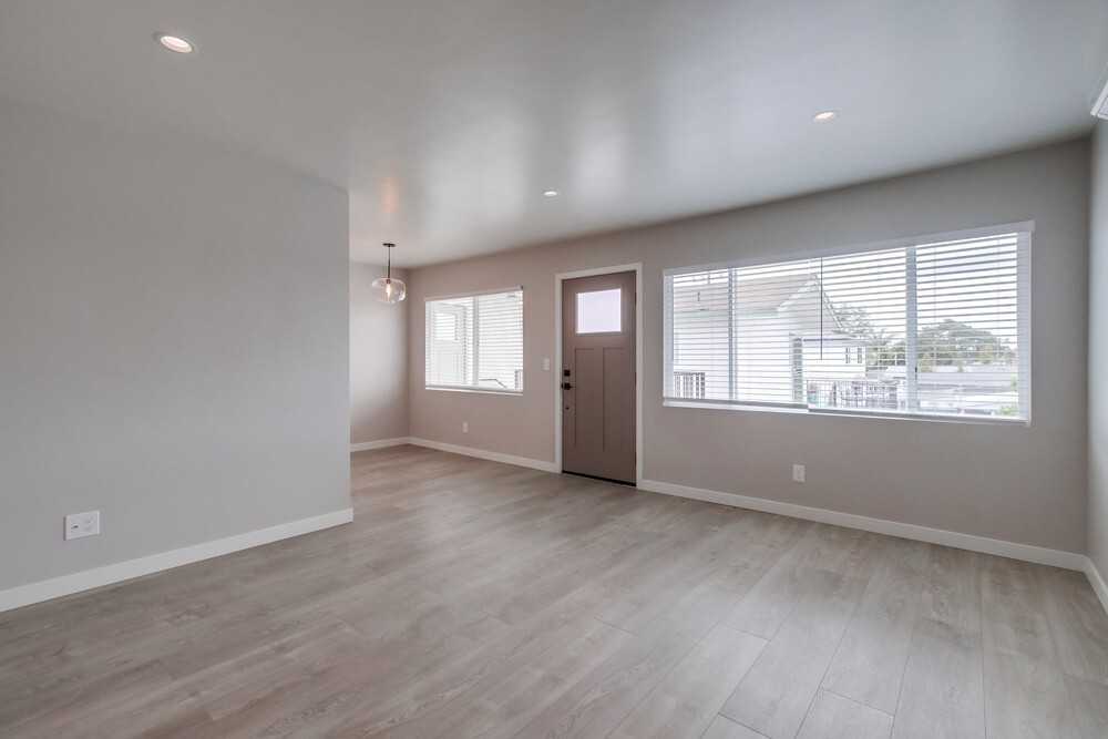 4449 Central Ave - Photo 4 of 17