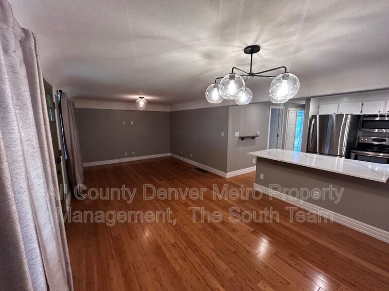 2820 S Acoma St - Photo 2 of 18