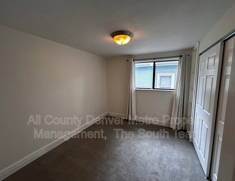 2820 S Acoma St - Photo 5 of 18