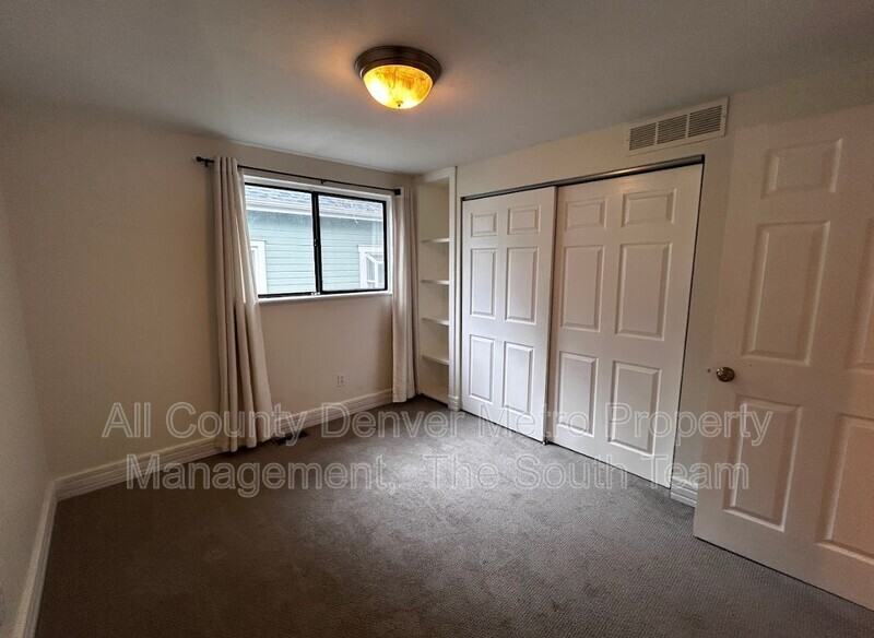2820 S Acoma St - Photo 6 of 18