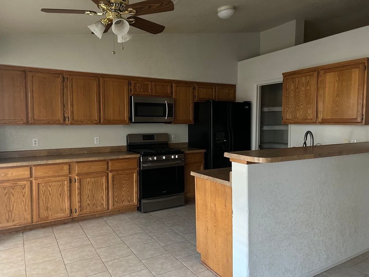 2629 S Betsy Ave - Photo 3 of 19
