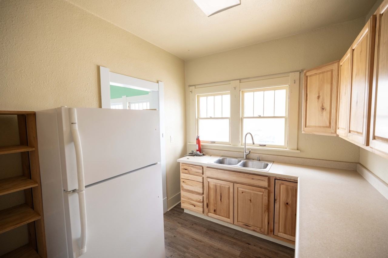 1222 E Custer Street - Photo 2 of 5