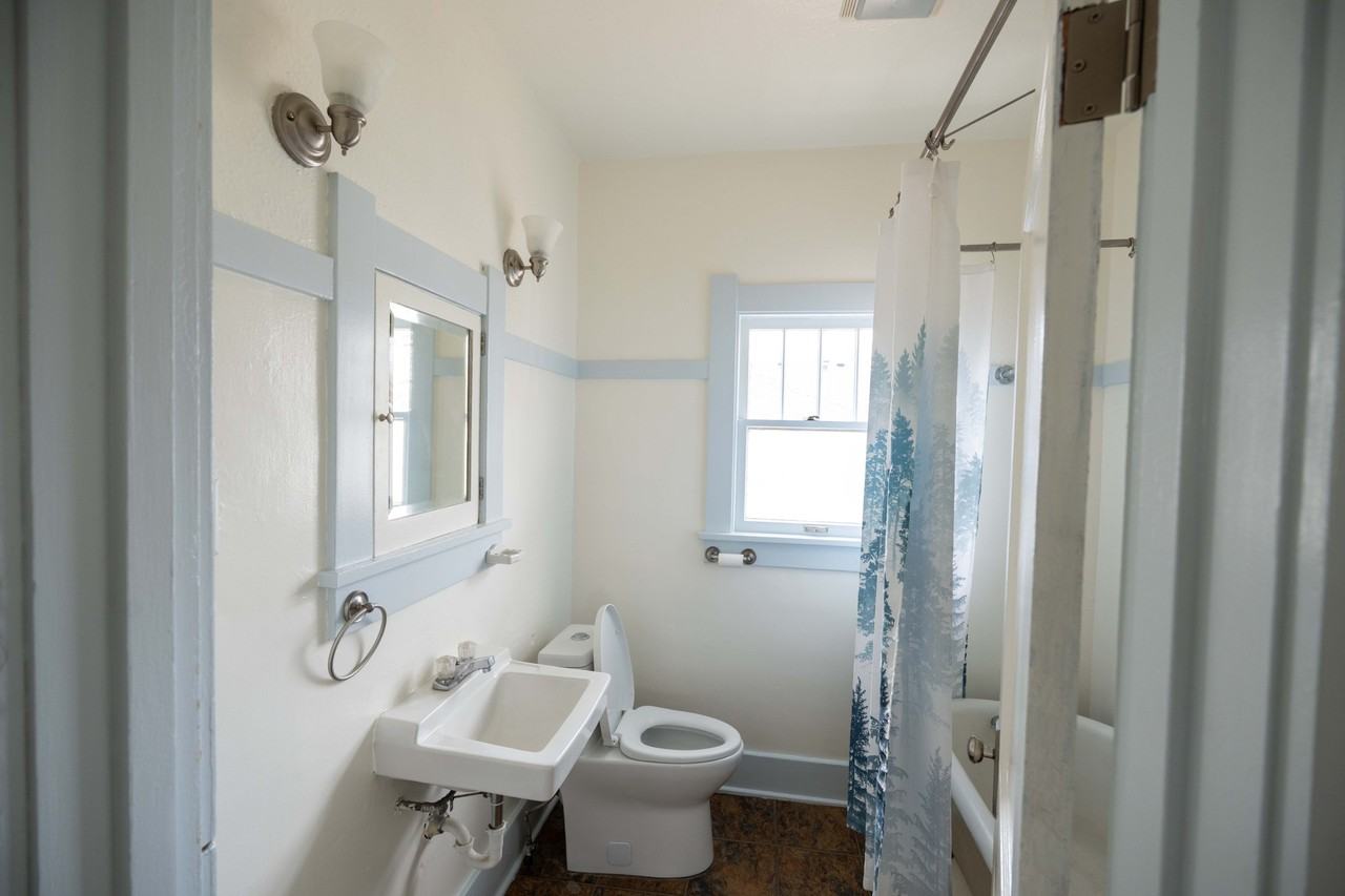 1222 E Custer Street - Photo 5 of 5