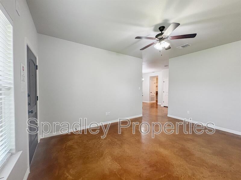 204 Juniper Dr Unit B - Photo 2 of 15