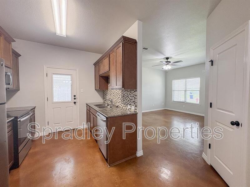 204 Juniper Dr Unit B - Photo 4 of 15