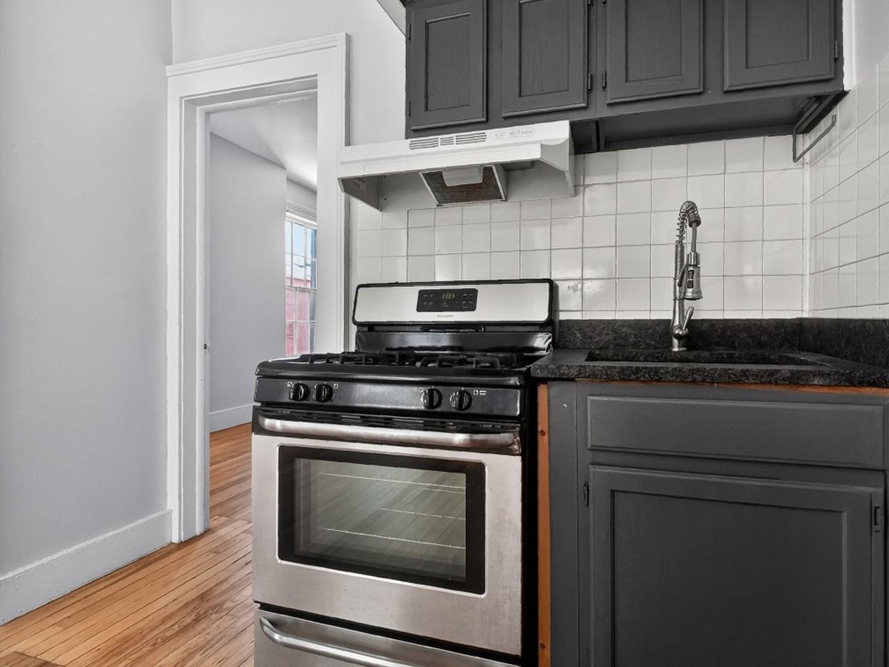271 Crown Street - Photo 5 of 15