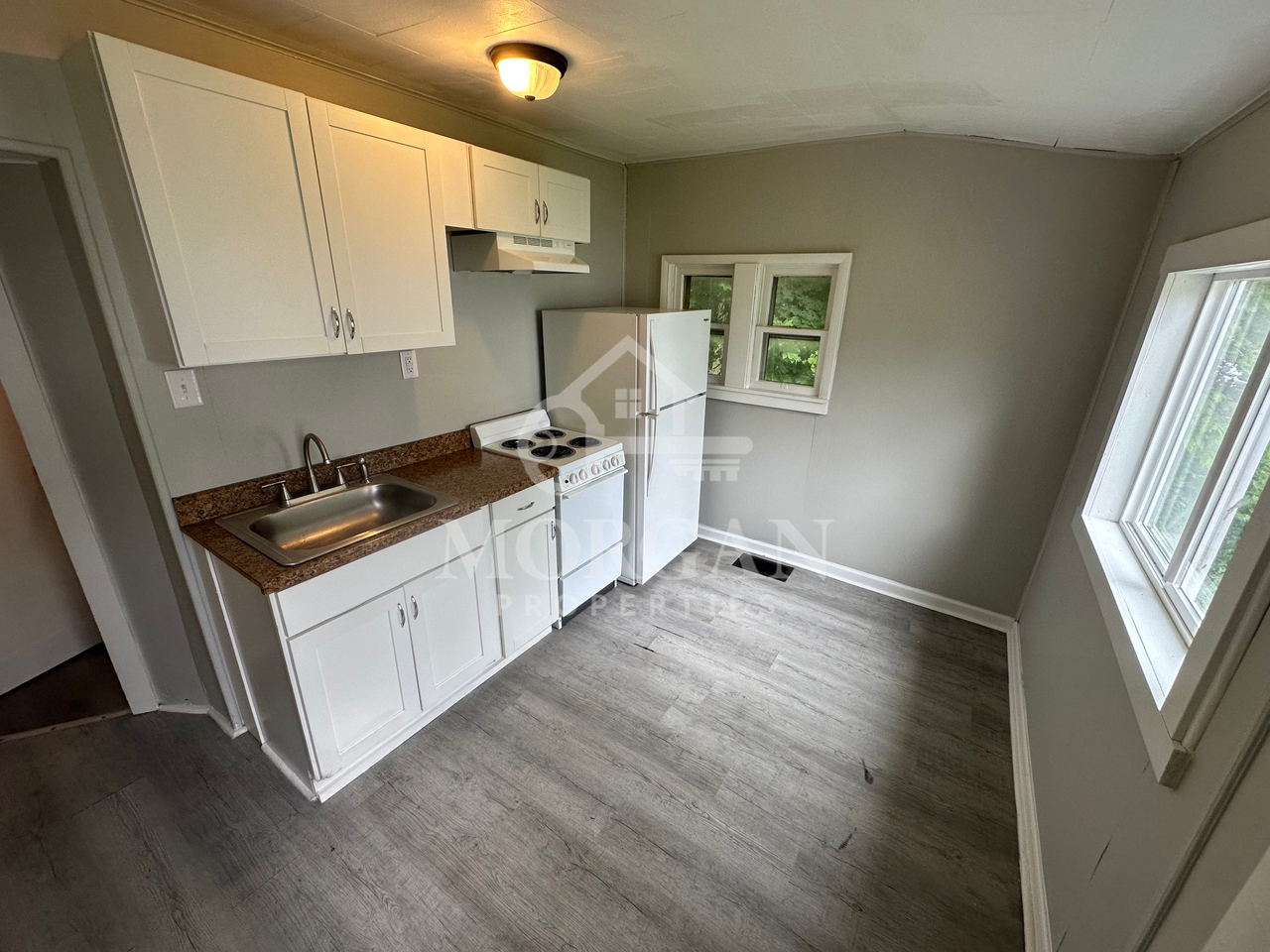 1102 Thornburg Street - Photo 3 of 5