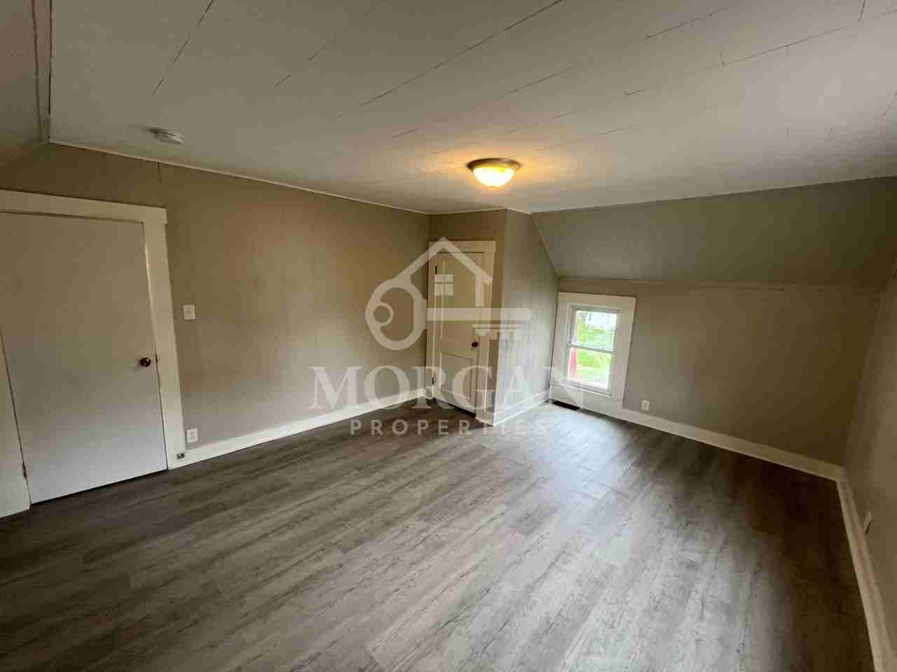 1102 Thornburg Street - Photo 5 of 5