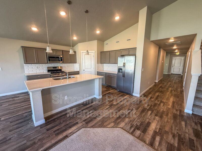 19304 Geneva Way - Photo 4 of 41