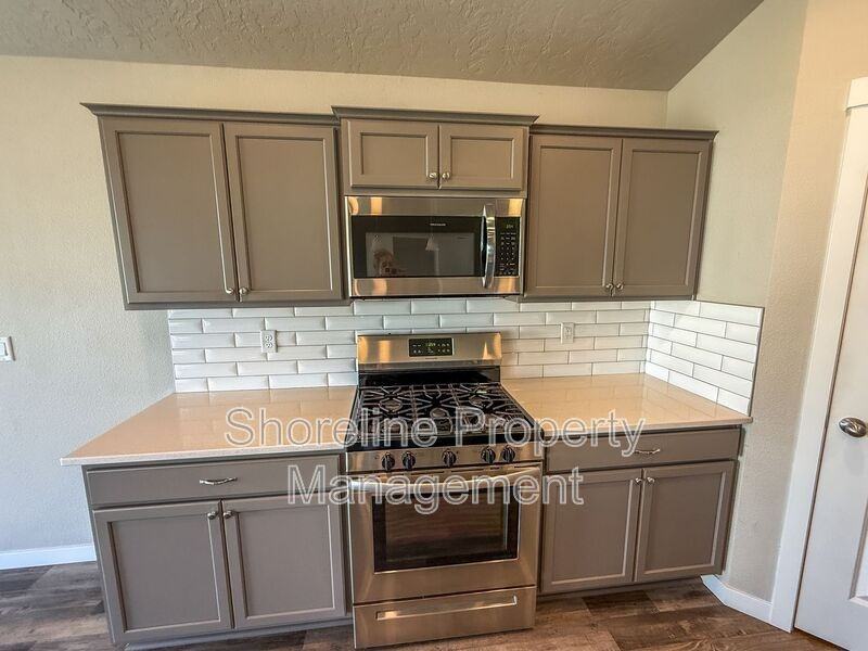 19304 Geneva Way - Photo 7 of 41