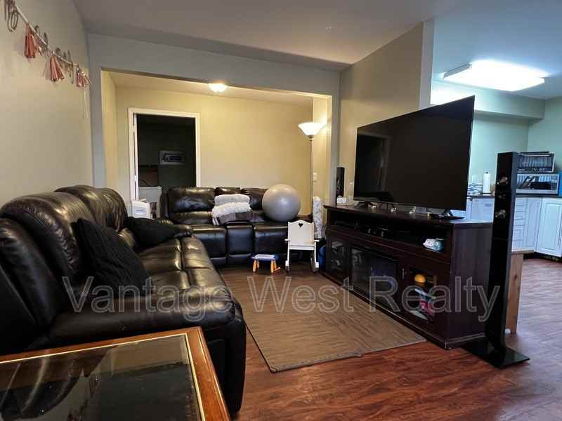 1560 - Photo 6 of 10