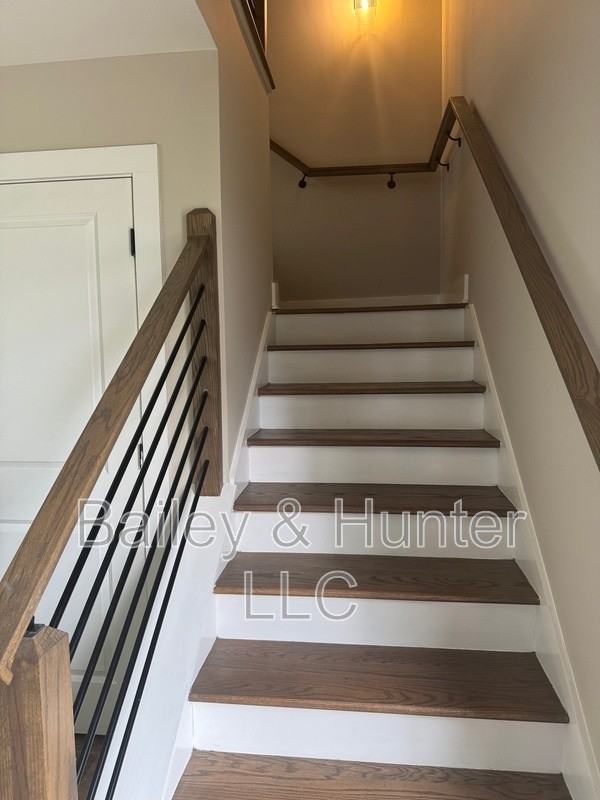 81 Martin Ave Se #B - Photo 2 of 10
