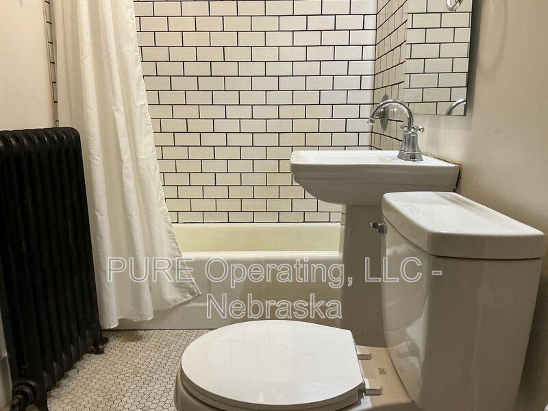120 N 6th St #E - Photo 2 of 20