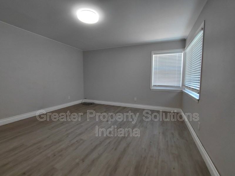 7974 White Oak Ln - Photo 2 of 7
