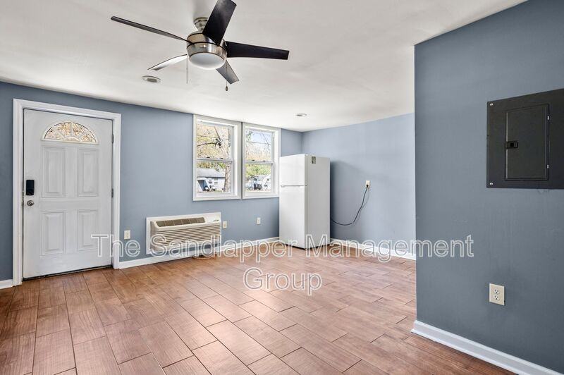 2169 Eleanor Dr #B - Photo 4 of 7
